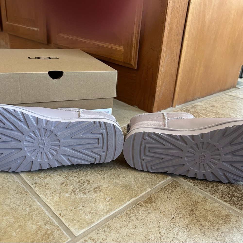 UGG Classic Mini Pearlized, size 8, NWT, Color: Pale Smoke - Picture 6 of 9